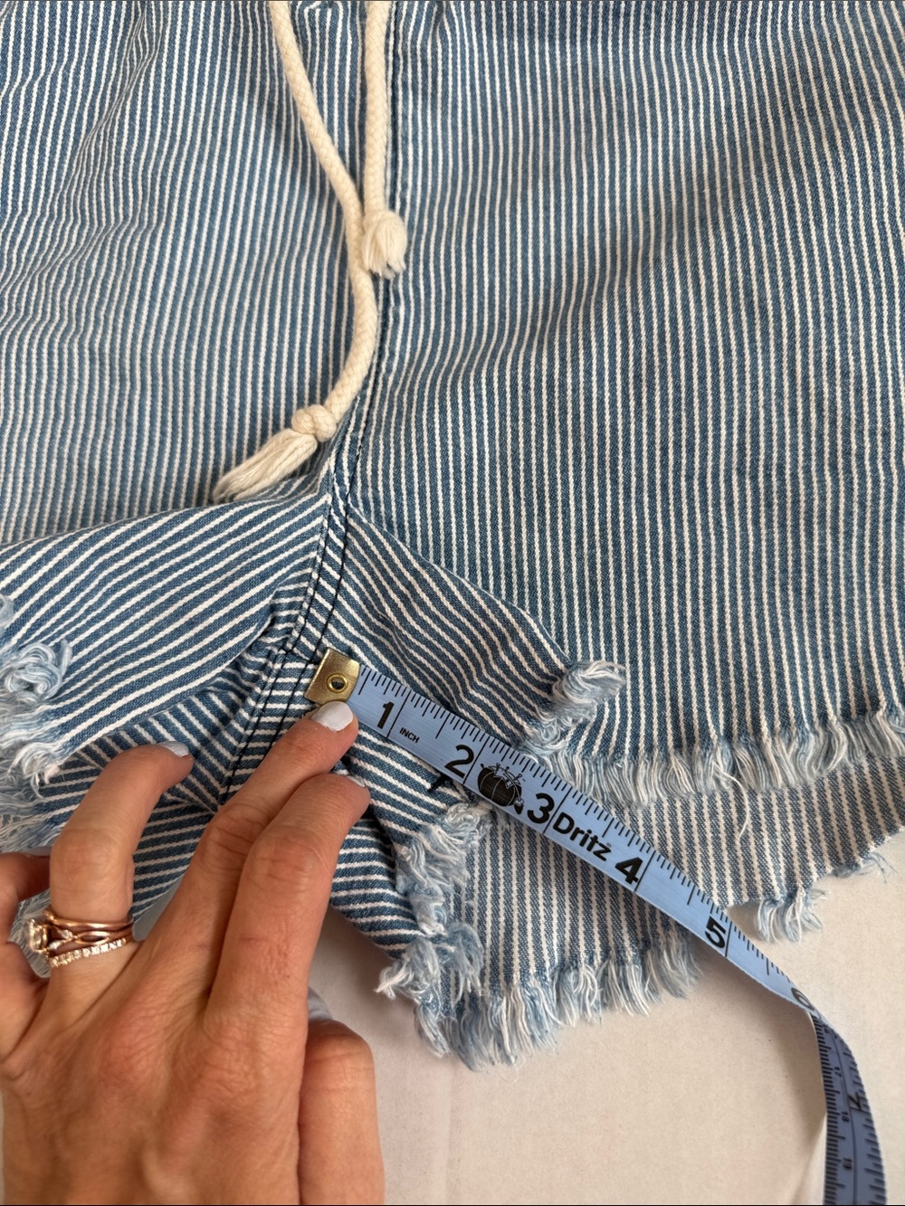 Wild Fable Drawstring Denim Shorts Stripes White and Blue size Medium - Picture 6 of 9